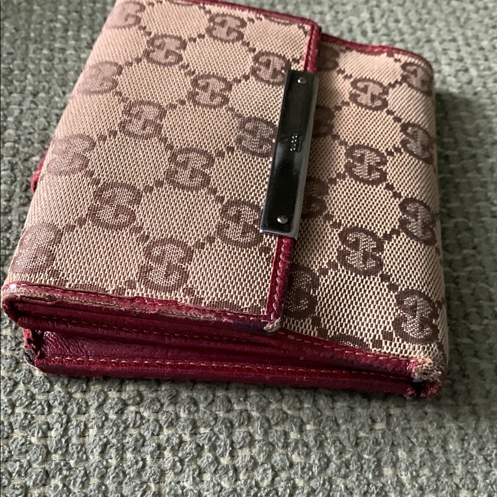 Gucci Compact Wallet - Picture 9 of 11